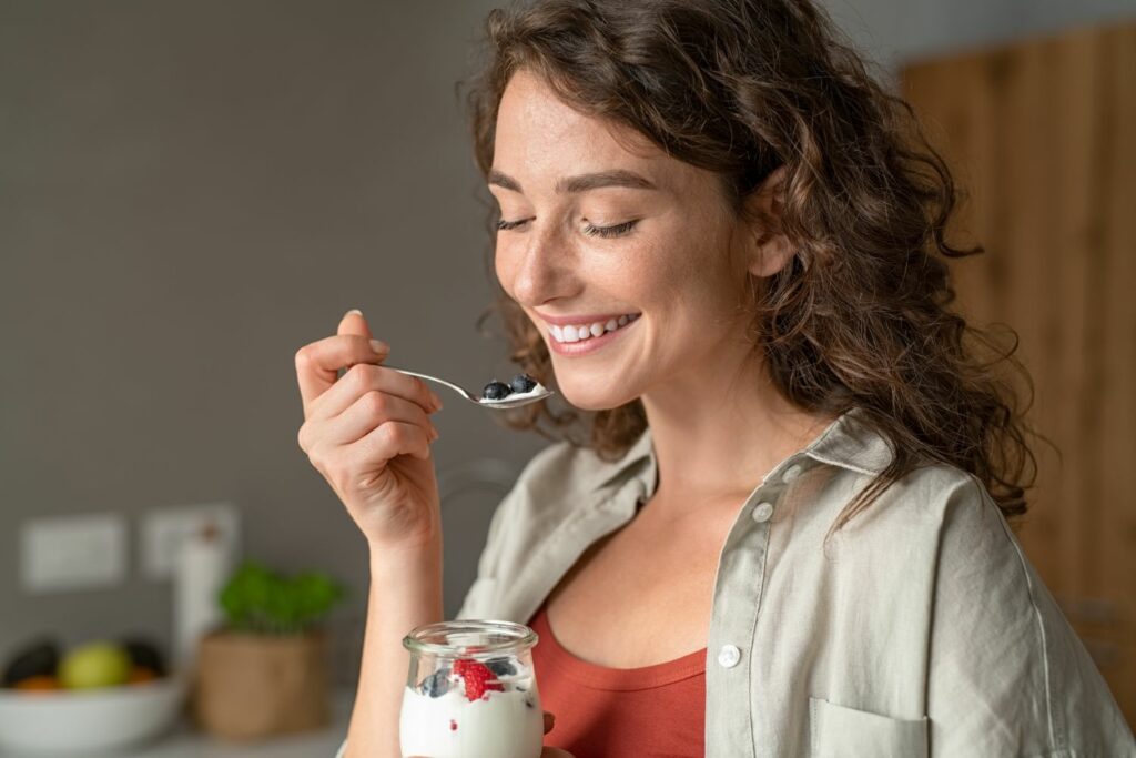 Sommersnacks: Blaubeeren und Joghurt